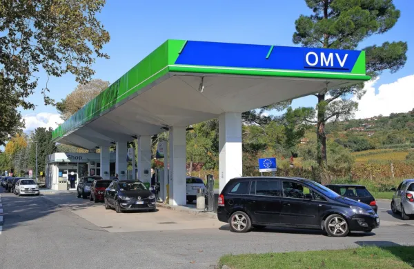 Avstrijska energetska družba OMV je sporočila, da namerava v 
okviru programa prodaje naložb prodati 120 bencinskih servisov v 
Sloveniji.