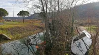 S privezi na desni strani regionalne ceste (gledano iz piranske 
smeri) nihče ne upravlja. Za razliko od tistih nasproti kampa jih 
najverjetneje uporabljajo  domačini. 