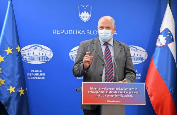 Vodja konzularne službe ministrstva za zunanje zadeve Andrej 
Šter