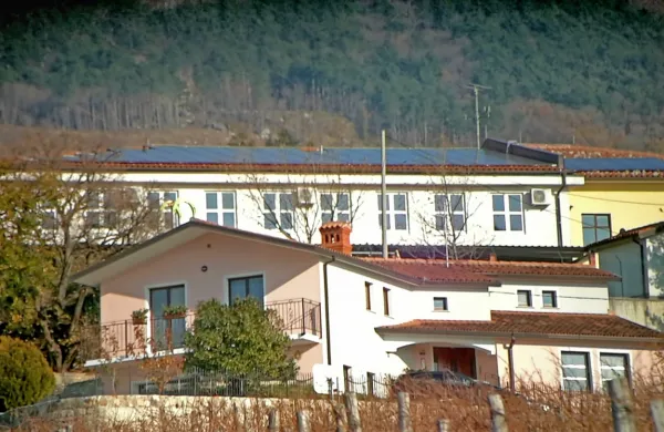 Lanska postavitev sončne elektrarne na strehi šole v Budanjah je 
prvi primer samostojne energetske skupnosti pri nas.