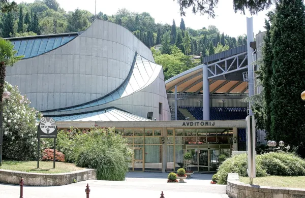 Jubilejni, 30. Slovenski oglaševalski festival (SOF) bo potekal 8. in 
9. junija v amfiteatru Avditorija Portorož, kjer je festival pred tremi 
desetletji začel svojo zgodbo.