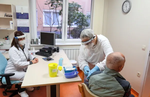 Drugi odmerek cepiva je v Obalnem domu upokojencev prejelo 
116 stanovalcev in 27 zaposlenih.