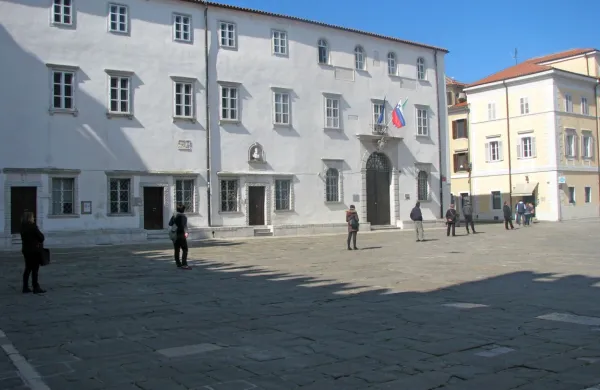 Vodstvo Univerze na Primorskem namerava prevetriti pravilnike 
za obranavo spolnga nadlegovanja.