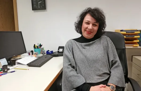 Helena Brec Loredan člane Zveze kulturnih društev, ljubitelje 
kulture, s toplimi besedami in načrti za poletje nenehno spodbuja, 
naj ne obupajo.  