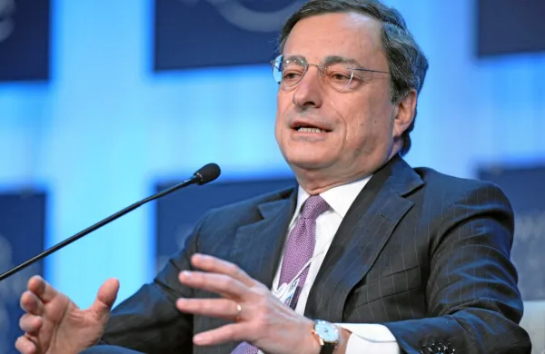 Mario Draghi se z italjanskimi političnimi akterji pogaja za prevzem vodenja italjanske vlade. 