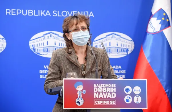 Namestnica predstojnika Centra za nalezljive bolezni v NIJZ Nuška 
Čakš Jager