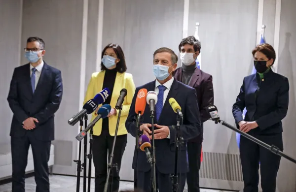 Predsednica SD Tanja Fajon, predsednik LMŠ Marjan Šarec, 
predsednik Desusa in kandidat za predsednika vlade Karl Erjavec, 
predsednica SAB Alenka Bratušek in koordinator Levice Luka 
Mesec