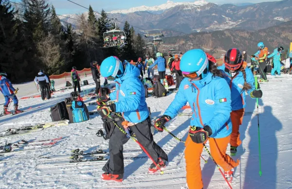 Na smučišču Cerkno bodo konec tedna tekmovali veterani iz 
desetih držav. 