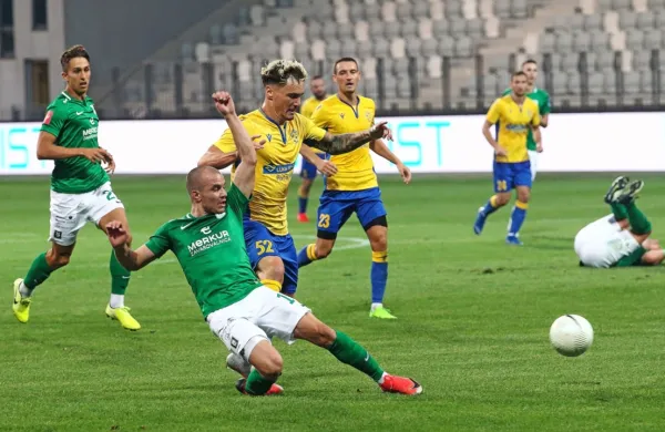 Pri Olimpiji (zeleno-beli dresi) je veliko sprememb v primerjavi z 
jesensko zasedbo.