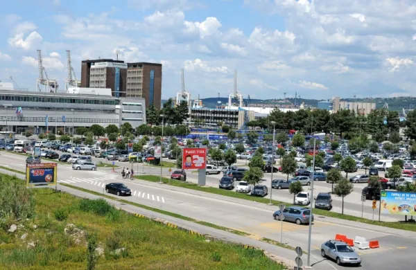 Na parkirišču Za Barko 1 in 2  bo od ponedeljka znova treba plačati 
parkirnino.