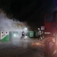 Zaradi pepela zgorel zabojnik