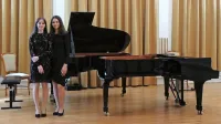   Erika Šavli (levo) in Kaja Fornazarič sta na lanskem državnem 
tekmovanju Temsig v Mariboru osvojili najvišje mesto v II. 
kategoriji discipline klavirski duo.  
