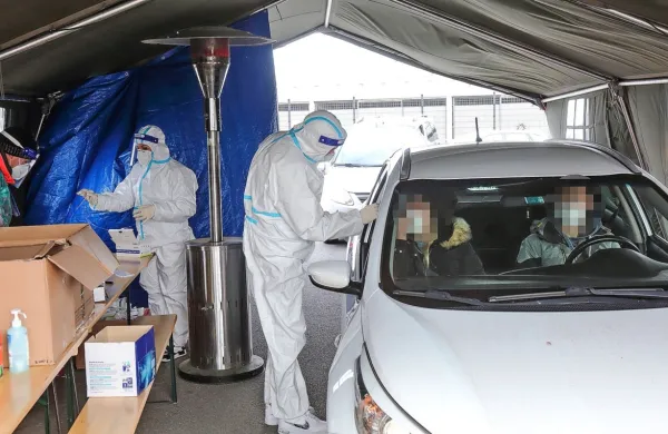 Nekaj bralcev nas je obvestilo, da so opravili hitro testiranje v 
Kopru, ki ga opravlja Cor Medico, a rezultata niso dobili niti po 24 
urah.