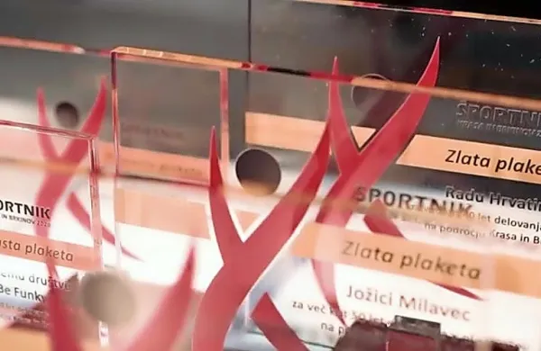 Virtualna prireditev Športnik Krasa in Brkinov bo premierno na 
ogled danes zvečer ob 20. uri na TV Galeji oziroma na facebook  
profilih Gibam KRASno, Športna zveza Komen ali Občina Hrpelje-Kozina.