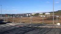 Na zemljišču  za ograjo je podjetje Truck terminal predvidelo 301 
parkirno mesto za tovornjake  in deset zabojnikov za potrebe 
špedicije, sanitarij in drugih servisnih storitev.