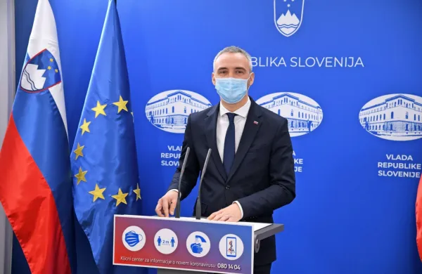 Minister  za delo, družino, socialne zadeve in enake možnosti Janez 
Cigler Kralj