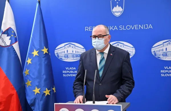 Državni sekretar za področje izobraževanja in športa Marjan 
Dolinšek
