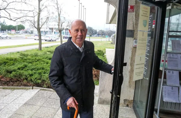 Bojanu Petanu očitajo dve kaznivi dejanji - zlorabe položaja pri 
upravljanju gospodarske družbe pred prevzemom Term Čatež ter 
zlorabe položaja znotraj nadzornega sveta Term Čatež in v Marini 
Portorož.