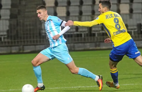 Semir Smajlagić (v modro-belem dresu) ni več član  Gorice, okrepil 
je vrste kazahstanske Astane.