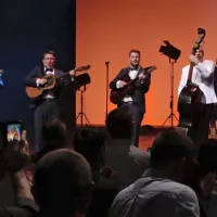 Šansonjer se je rad obdal s tamburaši. 