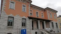 Prenova stavbe, ki bo rešila prostorsko problematiko treh državnih organov, bo predvidoma zaključena poleti.