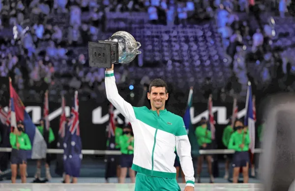 Novak Đoković z 18. lovoriko za zmago na grand slam turnirju. 
Polovico jih je osvojil v Avstraliji.