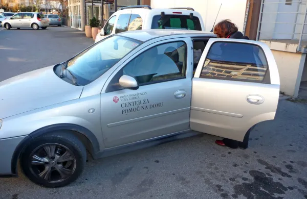 V  Kanalu je prišlo na plan vprašanje, ali naj občine zagotovijo 
vozila za pomoč na domu. 