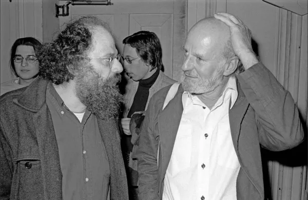 Allen Ginsberg (levo) in Lawrence Ferlinghetti sta v petdesetih letih minulega stoletja pomembno premaknila mejo svobode izražanja v umetnosti.