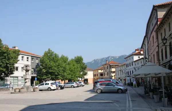 Na Glavnem trgu v Vipavi ne bo več parkiranja