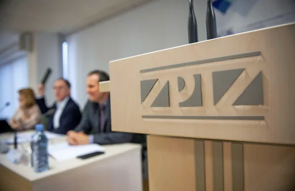 Delež odhodkov za pokojnine iz obveznega zavarovanja v bruto 
družbenem proizvodu je po oceni znašal 10,68 odstotka.