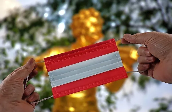 V Avstriji z vsakim dnem več okužb, a zaprtje po besedah Kurza izgubilo smisel