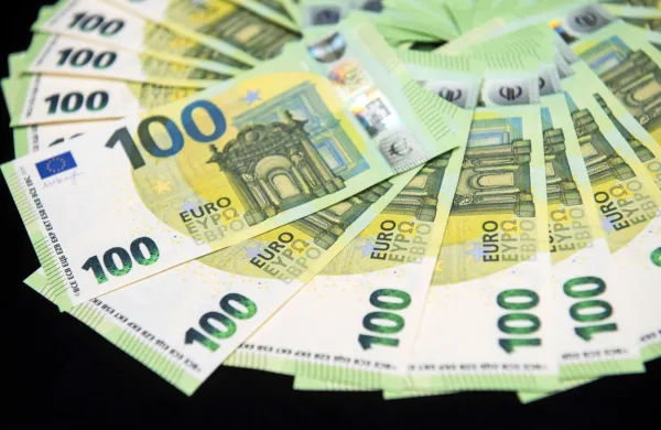 Banke pri nas pozorno spremljajo razmere in ni izključeno, da  se 
bo še katera  pridružila NLB in SKB banki, ki z aprilom uvajata 
ležarino tudi za vloge fizičnih oseb.