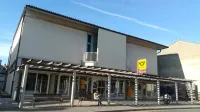 Dejavnost izolske pošte na Cankarjevem drevoredu 1 bi preselili. Stavbe    ne morejo širiti,   dovoz za stavbo jim    povzroča   vse več 
logističnih zapletov.