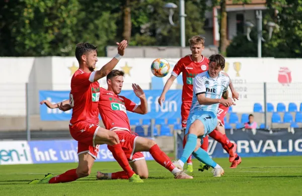 Etien Velikonja (v modro belem dresu) bo eden glavnih novogoriških adutov v dvoboju z Aluminijem. 