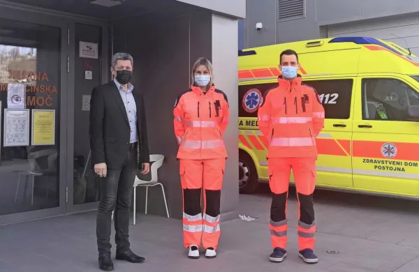 18 za&scaron;čitnih jaken za covid mobilno enoto