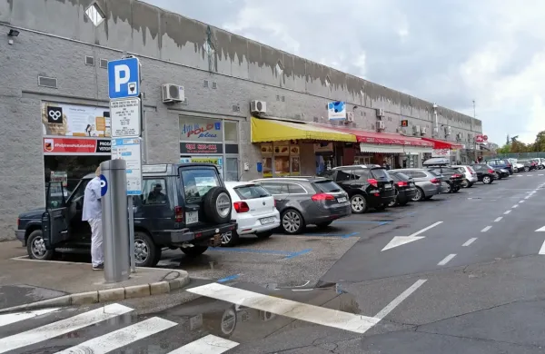 Parkiri&scaron;ča v Sežani spet plačljiva