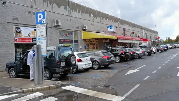Parkiri&scaron;ča v Sežani spet plačljiva