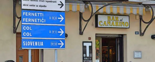 Vse pogostejši dvojezični napisi so najbolj vidna neposredna dediščina zaščitnega zakona za slovensko manjšino v Italiji. 