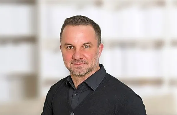 Z današnjim dnem je delo direktorja občinske uprave Mestne 
občine Nova Gorica prevzel Marko Mikulin.