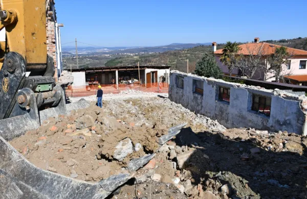 Začeli s prenovo gasilskega doma v Babičih
