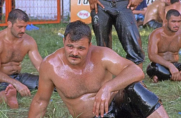 Playing Men je doživel izjemen odziv kritikov in francoskega 
občinstva. O tem, kako dobro je bil film sprejet v Franciji, priča 
tudi dejstvo, da ga je na seznam najboljših filmov leta 2020 
uvrstila kar polovica od članov uredniškega odbora znamenite 
francoske filmske revije Cahiers du Cinema.