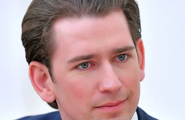 Avstrijski kancler Sebastian Kurz je pred odhodom v Izrael 
napovedal spremembo strategije glede pandemije covida-19.