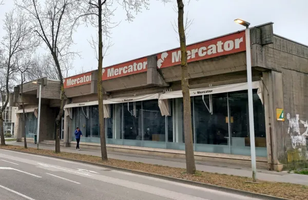 Mercator do jutri čaka odgovor občine, ali bo za 405.000 evrov 
kupila Kemometal, kjer bi sklad gradil stanovanja. 