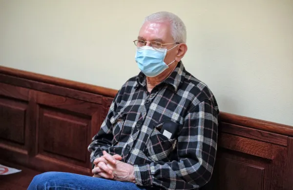 

Dragan Kukanja je zaradi uboja mame znova sedel na zatožno klop 
novogoriškega okrožnega sodišča.