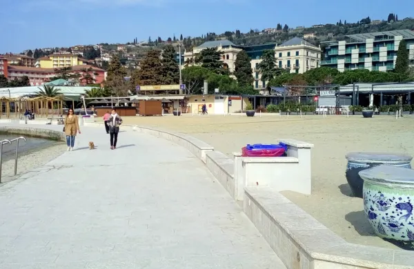 Na današnji dan pred letom dni so v Sloveniji potrdili prvi primer 
okužbe z novim koronavirusom, tri dni zatem je bil prvi primer 
potrjen tudi na Primorskem.