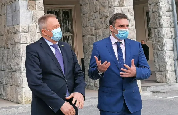 Minister Zdravko Počivalšek z novogoriškim županom Klemnom 
Miklavičem