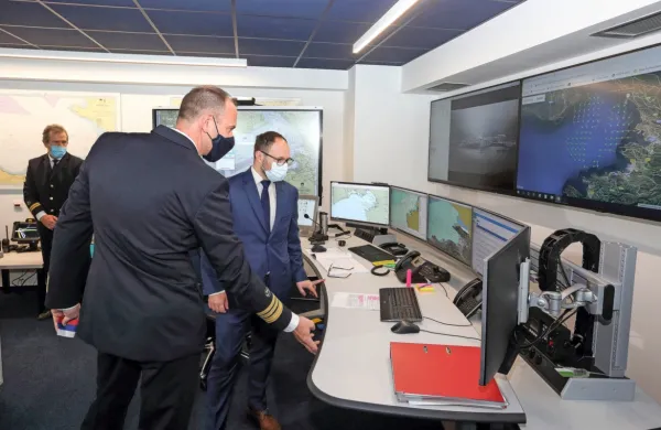 Minister za infrastrukturo je ob ogledu centra ponovil, da je 
Slovenija pomembna pomorska država.