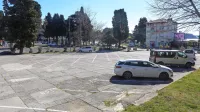 Javno parkirišče v središču Portoroža je zasebna last podjetja 
Putro, ki bi rado začelo graditi trgovsko-poslovni center s podzemno garažo, vendar mu to nikakor ne uspe. 