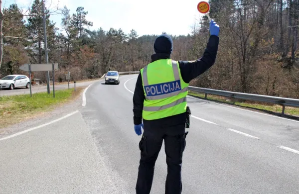 S spletno anketo preverjajo, kako so državljani zadovoljni z delom 
policistov. 