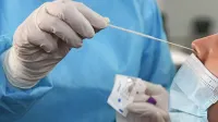 Večina potnikov je policiste poskušala prepričati, da so po 
odvzemu brisov dobili  potrdilo o negativnem testu.  